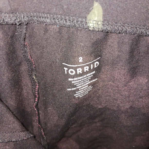Torrid size 2 black red rose leggings - Picture 3 of 5